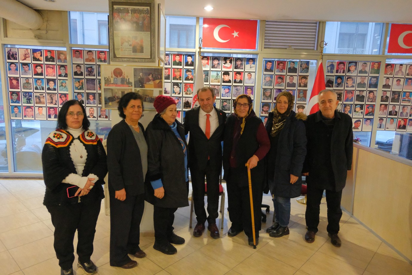Şehit Anasından yürek yakan sitem: “Biz bu çocuklarımızı Öcalan serbest kalsın diye mi şehit verdik?”