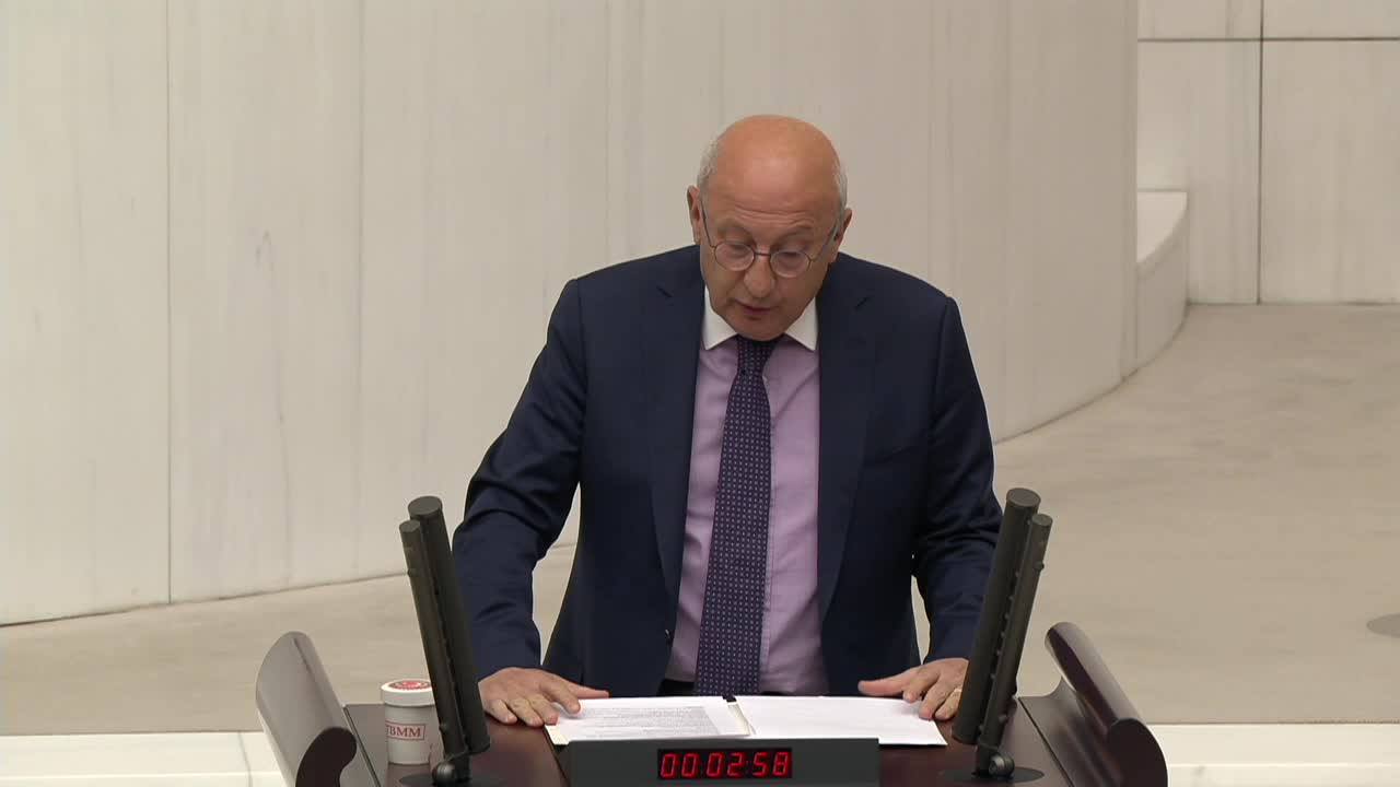 CHP’li Utku Çakırözer: CHP’nin Genel Başkanını tehdit edenler şunu bilsinler ki hiçbirimiz bu tehditlere boyun eğmeyeceğiz