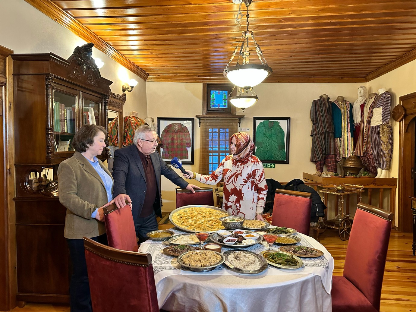 Göynük'ün geleneksel iftar sofraları, misafirlere yöresel zenginliği yaşatıyor