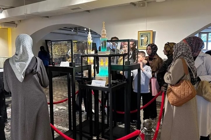 Konya'da 'Mukaddes Emanetler' sergisine büyük ilgi