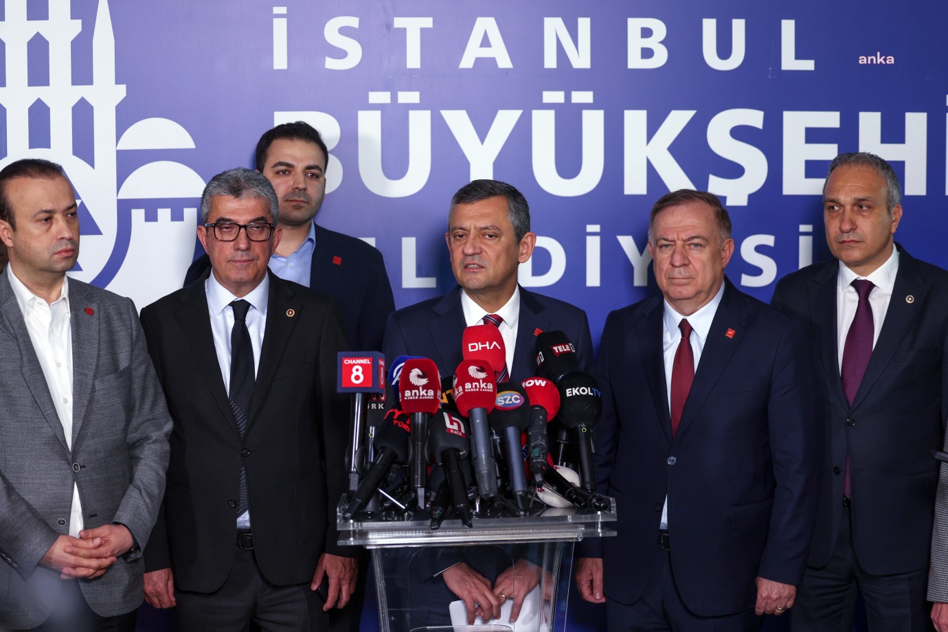 CHP 6 Nisan'da olağanüstü kurultaya gidiyor... Özgür Özel: 'Partiyi olağanüstü kurultaya götürmek suretiyle kayyum girişimlerinin önünü kestiğimizi tüm Türkiye'ye ilan ederiz''