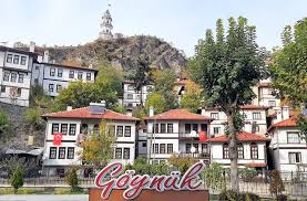 Göynük’te Dar Sokaklarda Hız Endişesi: Mahalleli Büyük Araçlara Dikkat Çağrısı Yapıyor