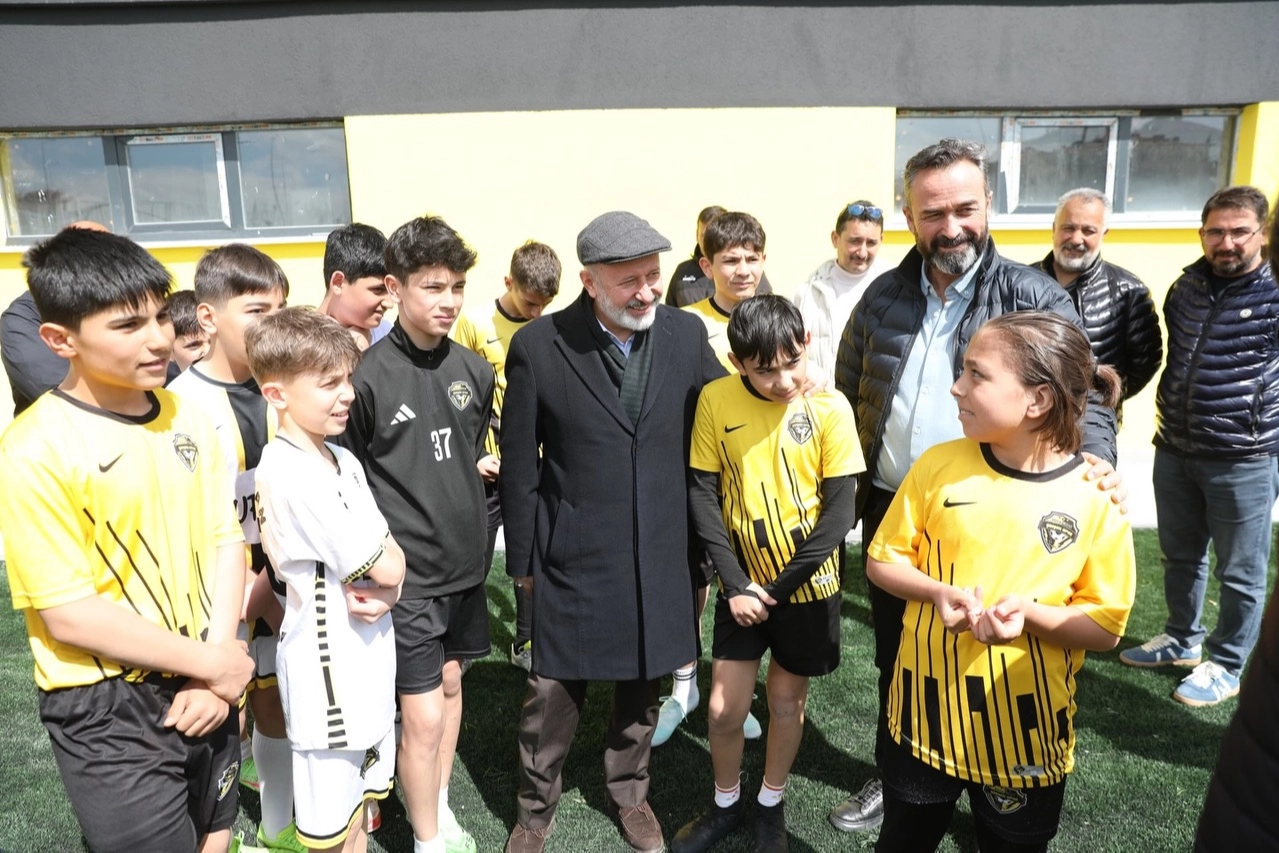 Kocasinan’da Vali Muammer Güler Stadı Baştan Sona Yenileniyor