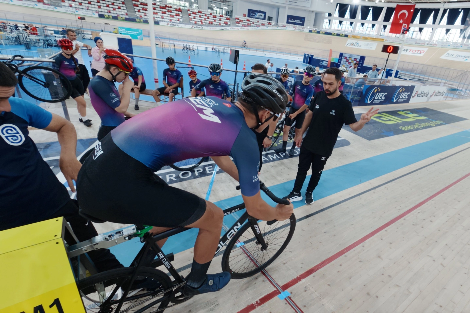 Konya’da Pedallar Gelecek İçin Döndü: Pist Bisikleti Kupası Yoğun İlgi Gördü